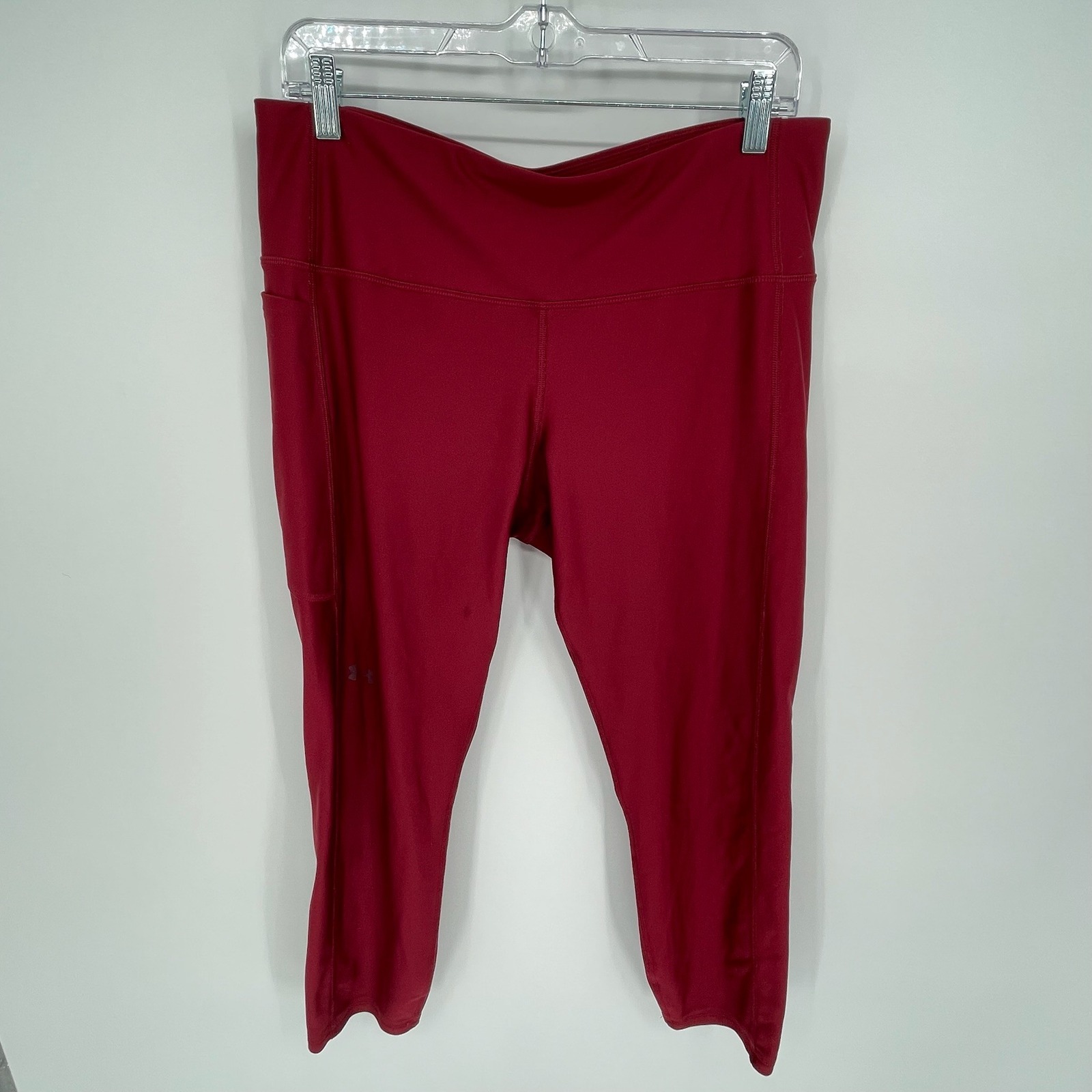 Under Armour Women's Red Heatgear High Waisted Pocket Cropped Leggings Size Xl